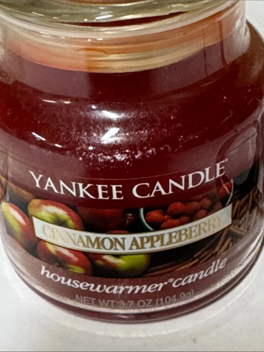 Yankee Candle Cinnamon Appleberry Red Housewarmer with Textured Glass Shade